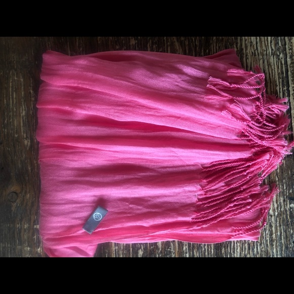 Medium pink scarf - Picture 2 of 2